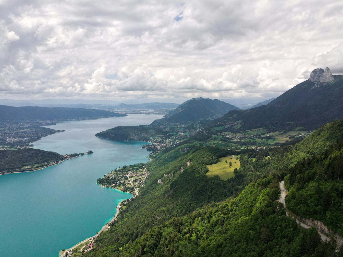 Le lac d'Annecy vu depuis les hauteurs